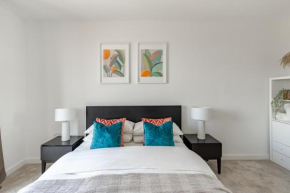 Stunning Riverside Penthouse - Close to Stratford Olympic Park O2 & Westfield